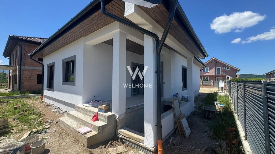 Casă individuală cu 4 camere cu Canalizare în Cristian