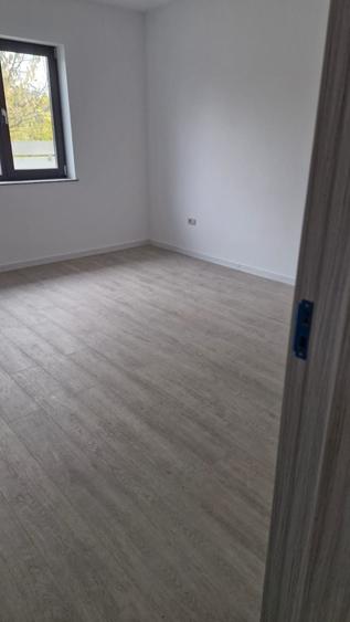 Casă cu 4 camere în Exterior Vest