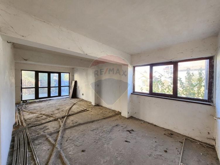 Casă individuală cu 5 camere cu Teren 446 Mp în Aviației