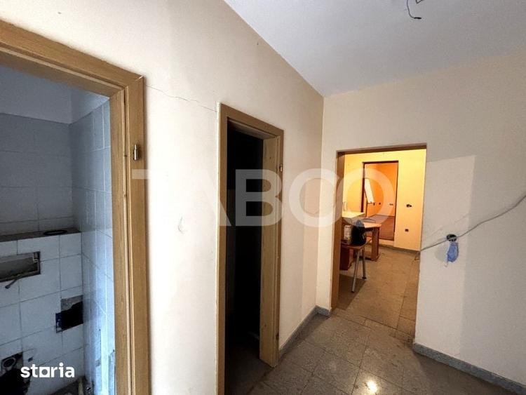 Apartament cu 4 camere semidecomandat în Orașul de Jos