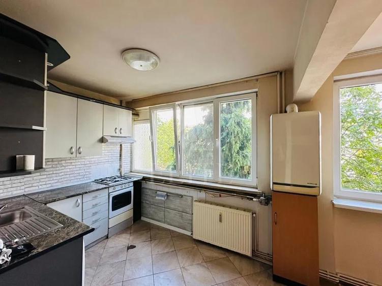 Apartament 3 camere în zona PIATA 14 IULIE - 1