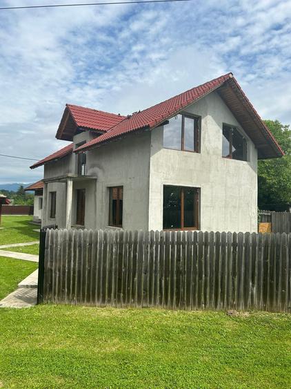 Casă cu 4 camere în Bumbești-Pițic
