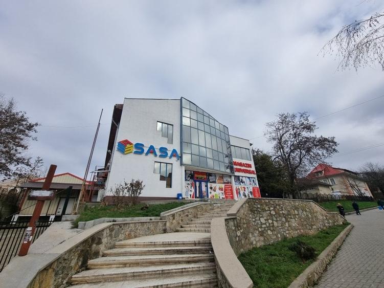 Spațiu comercial, de 1,700 mp, în Central