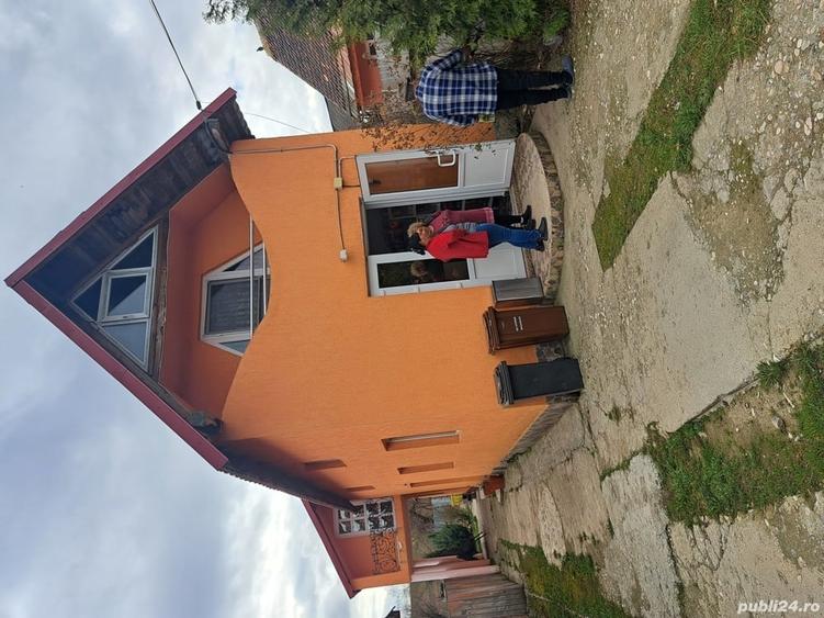 Casă cu 6 camere cu Teren 500 Mp în Arini