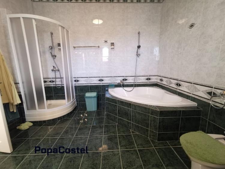 Casă individuală cu 10 camere cu Canalizare în Breaza de Sus