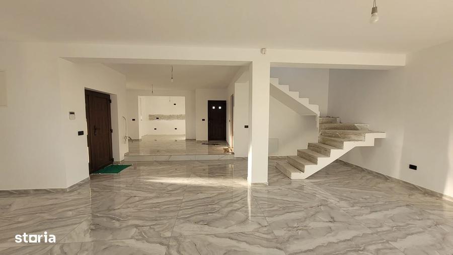 Casă cu 4 camere în Central