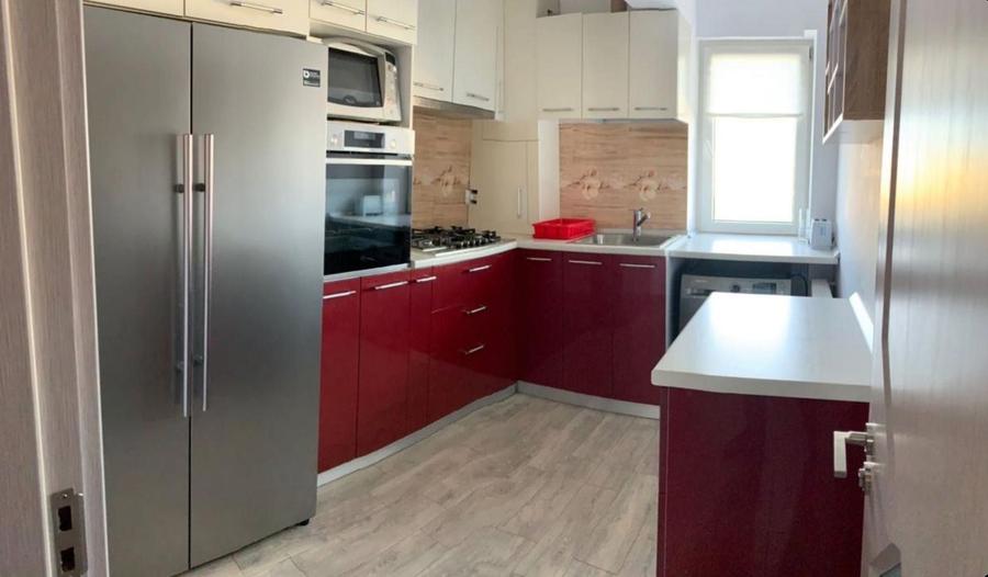 Apartament cu 3 camere decomandat în Titan