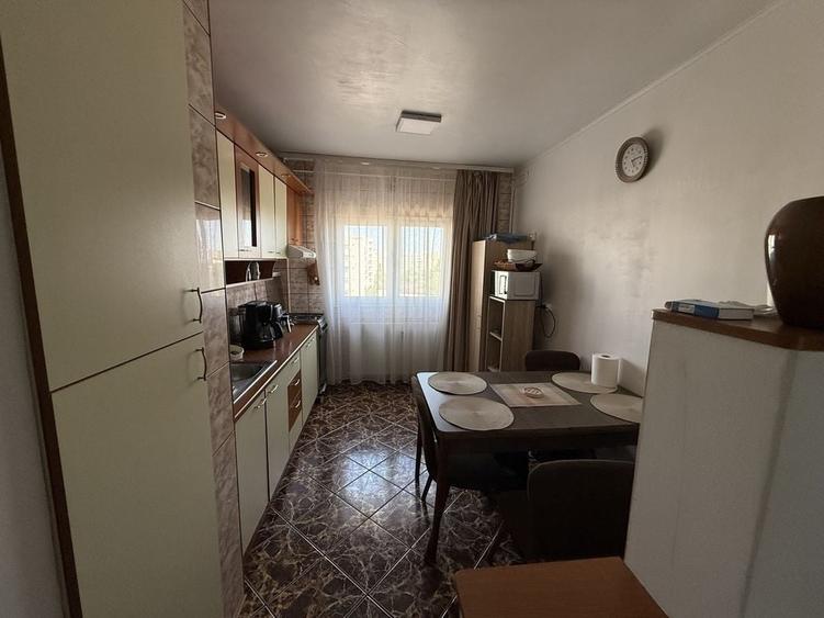 Apartament cu 3 camere decomandat în Dristor