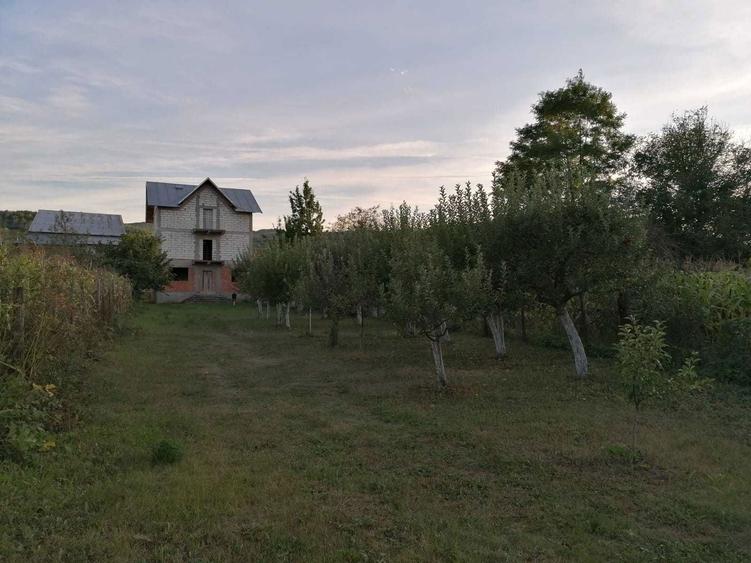Casă cu 4 camere în Sângeru