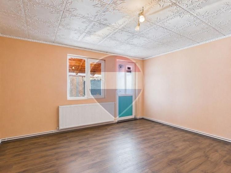 Casă individuală cu 5 camere cu Teren 1715 Mp în Merenii de Jos