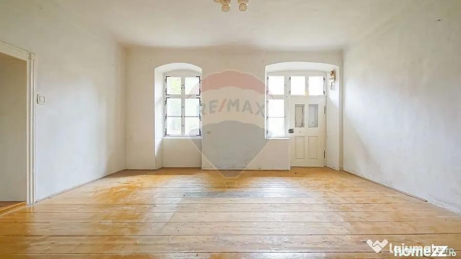 Casă cu 5 camere cu Teren 479 Mp în Schei