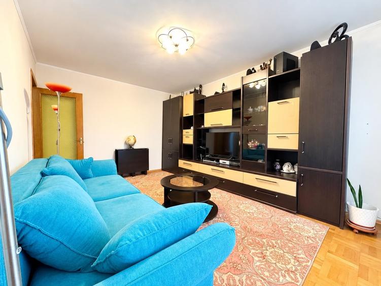 Apartament cu 3 camere decomandat, mobilat în Dacia