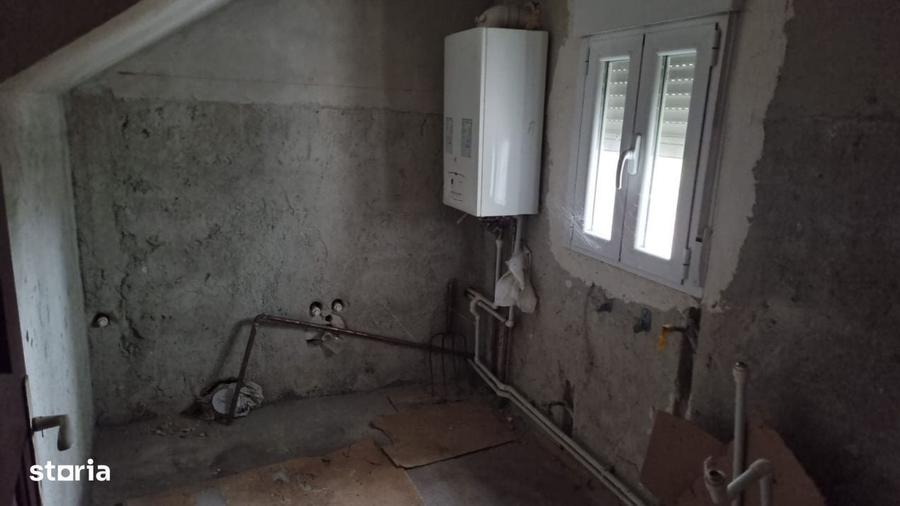 Casă cu 4 camere în Albești