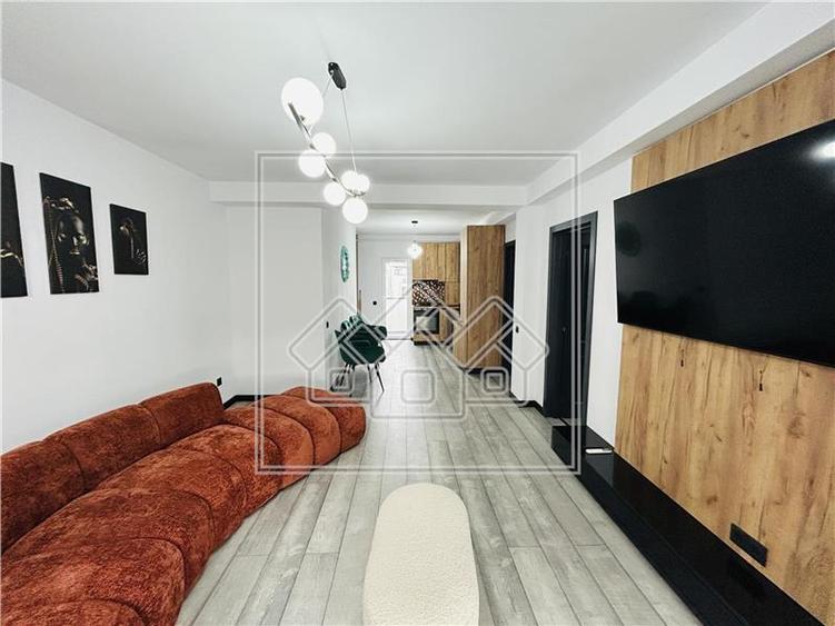 Apartament cu 3 camere nedecomandat, mobilat în Exterior Sud