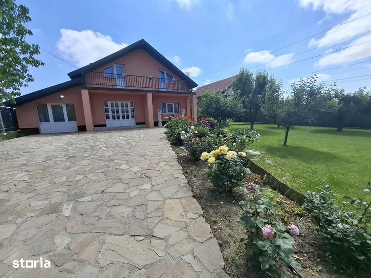 Casă cu 4 camere cu Teren 1000 Mp în Letea Veche