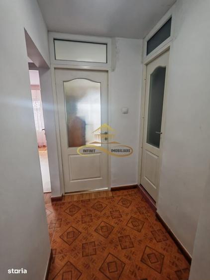 Apartament cu 3 camere decomandat în Ștefan Vodă