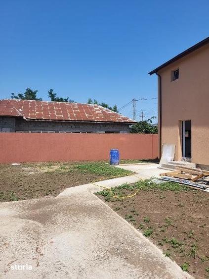 Casă cu 4 camere cu Teren 300 Mp în Central