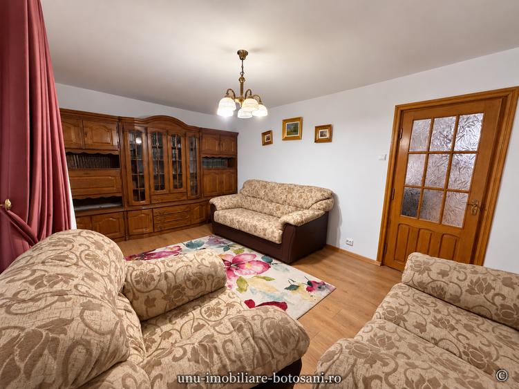 Apartament cu 3 camere decomandat în Sud-Vest