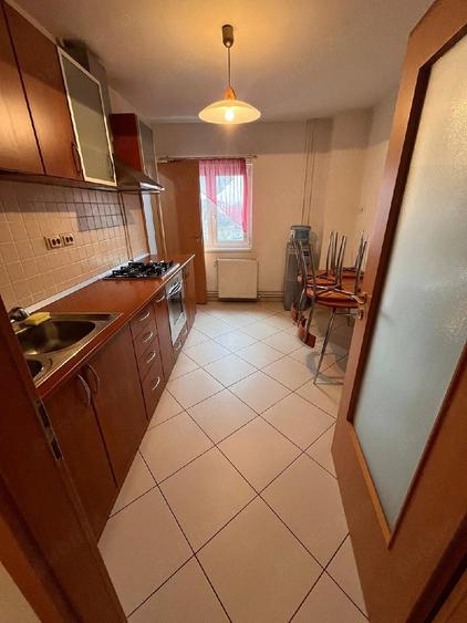 Apartament cu 4 camere decomandat în Bucovina