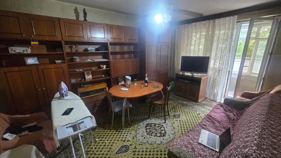 Apartament cu 3 camere decomandat în Berceni
