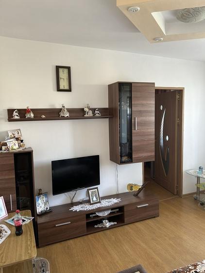 Apartament cu 3 camere semidecomandat în Trivale
