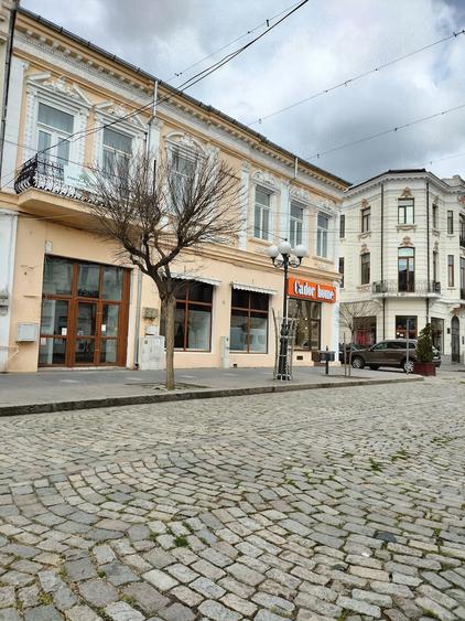 Spațiu comercial, de 130 mp, în Republicii