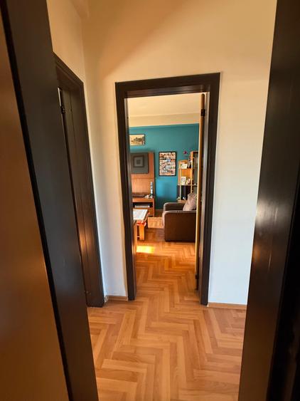 Apartament cu 4 camere semidecomandat, mobilat în P-ța Romană