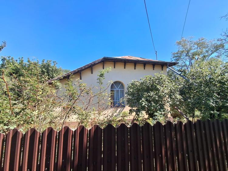 Casă individuală cu 5 camere cu Teren 2500 Mp în Valea Roșie