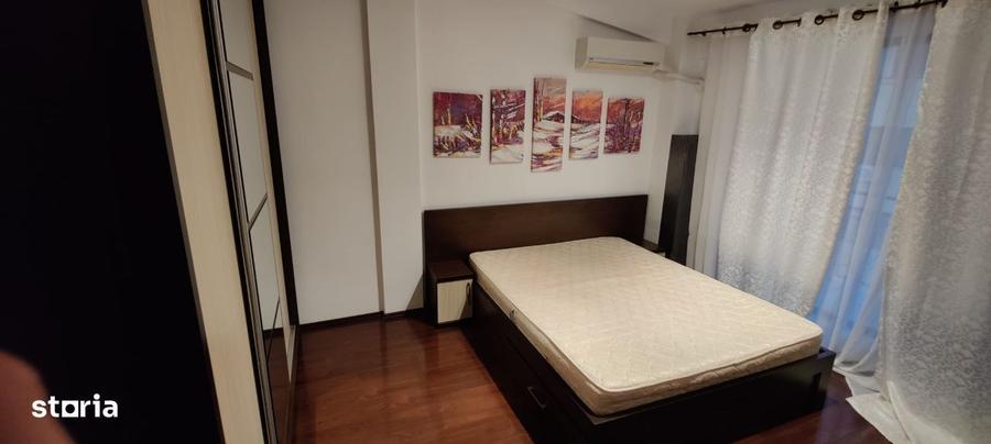 Apartament cu 3 camere decomandat în Jiului