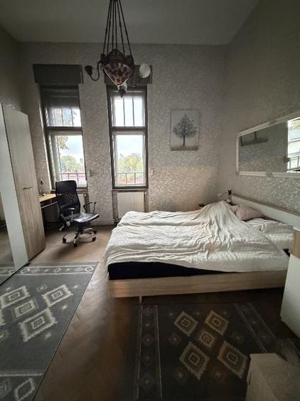 Apartament cu 3 camere semidecomandat, mobilat în Central