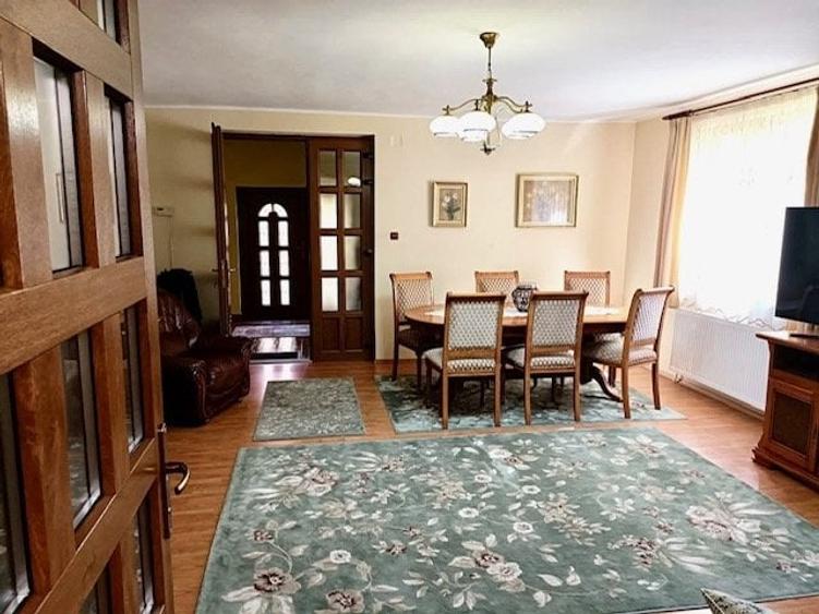 Casă individuală cu 4 camere cu Garaj în Central