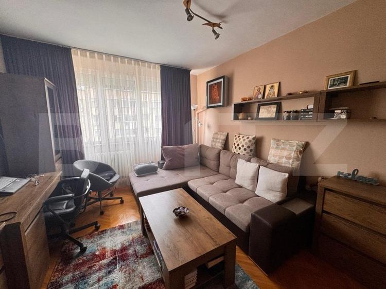Apartament cu 3 camere decomandat în Podu Roș