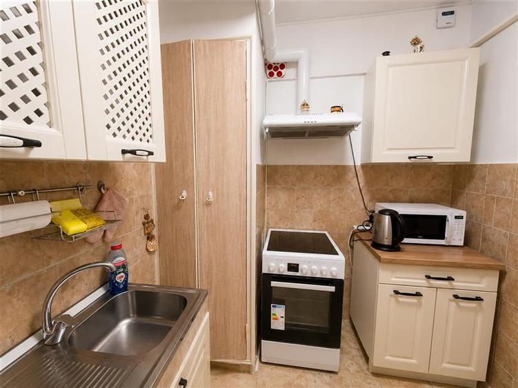 Apartament cu 3 camere decomandat, mobilat în Răcădău