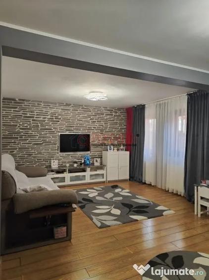 Casă cu 4 camere cu Teren 220 Mp în Glina