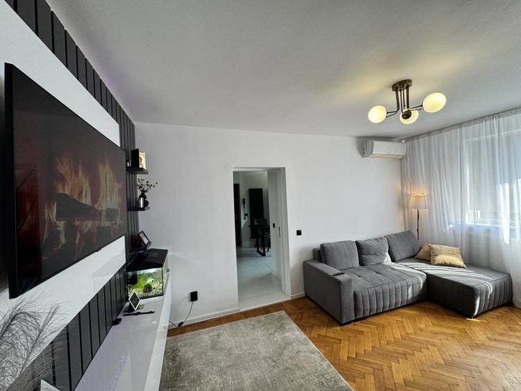 Apartament cu 3 camere decomandat, mobilat în Calea București