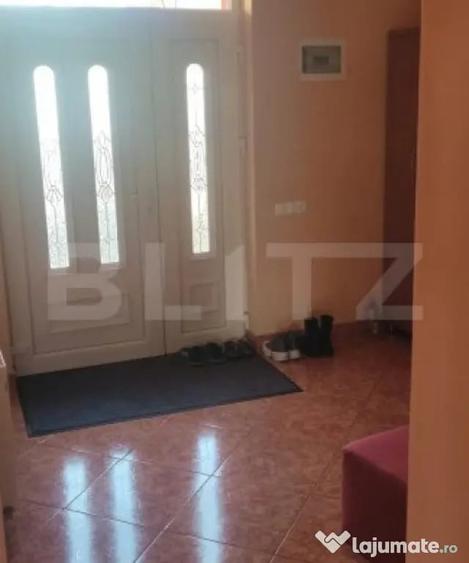 Casă cu 7 camere cu Teren 602 Mp în Nufărul