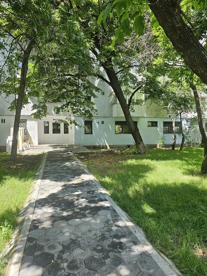 Apartament cu 4 camere semidecomandat, mobilat în Central