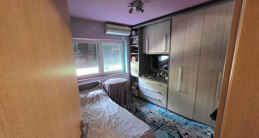 Apartament cu 3 camere semidecomandat în Complex Studențesc