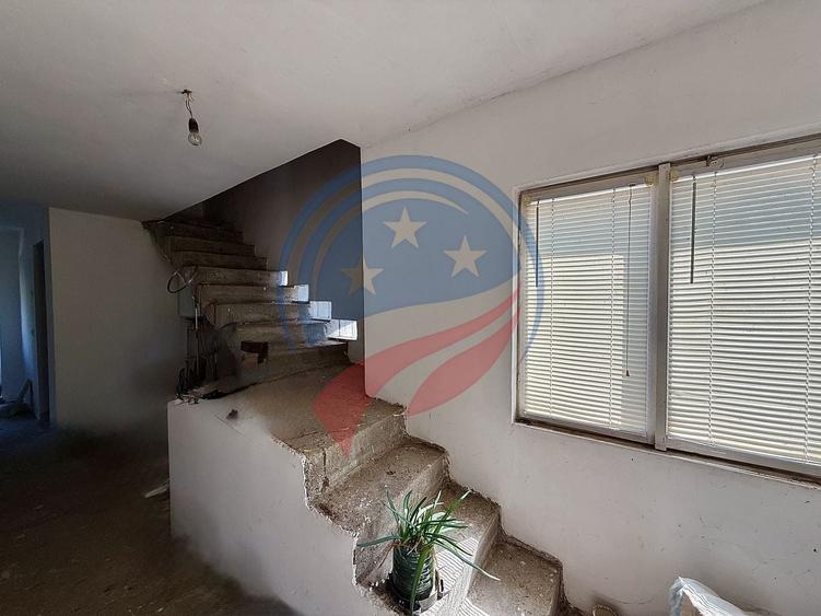 Casă individuală cu 4 camere cu Canalizare în Bordei