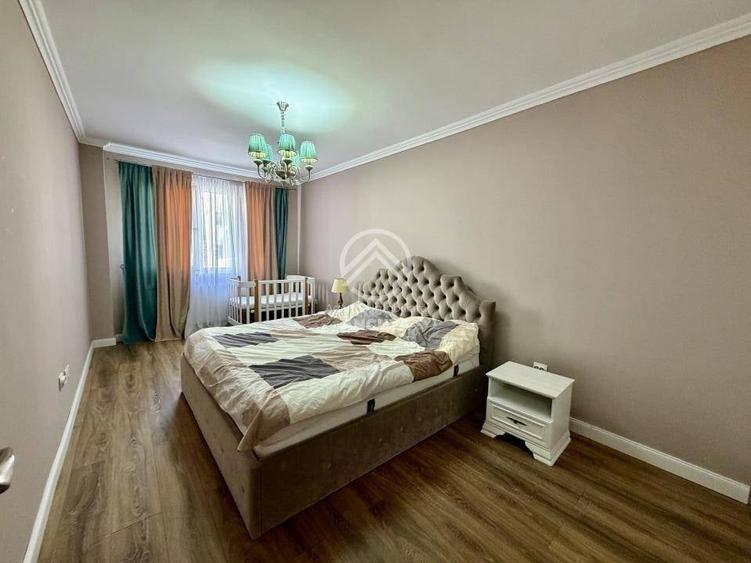 Apartament cu 3 camere semidecomandat în Tăuți