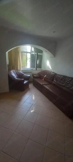 Apartament cu 3 camere decomandat în Sud