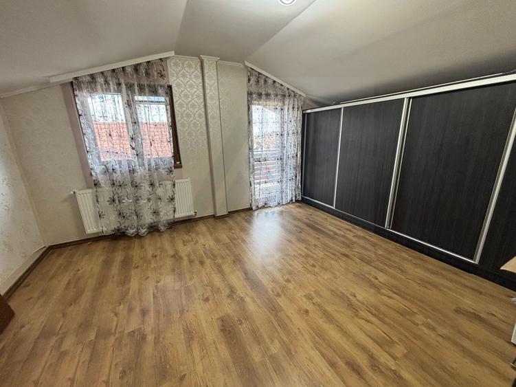 Casă individuală cu 5 camere cu Canalizare în Exterior Vest