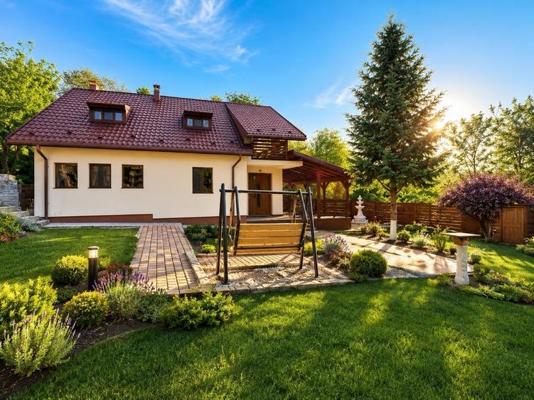 Casă individuală cu 4 camere cu Teren 1438 Mp în Nord-Est