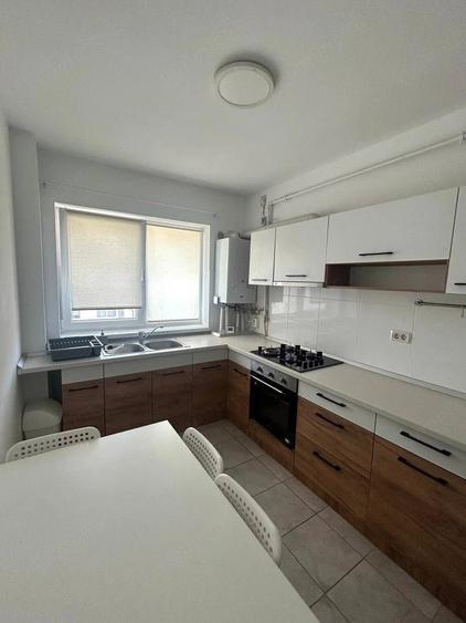 Inchiriez apartament cu 2 camere, loc de parcare inclus - 2