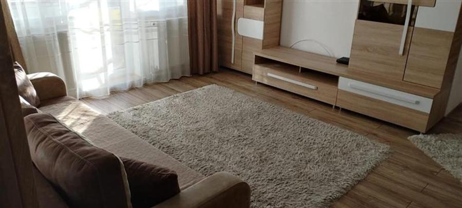 Apartament cu 2 camere semidecomandat, mobilat în Simeria