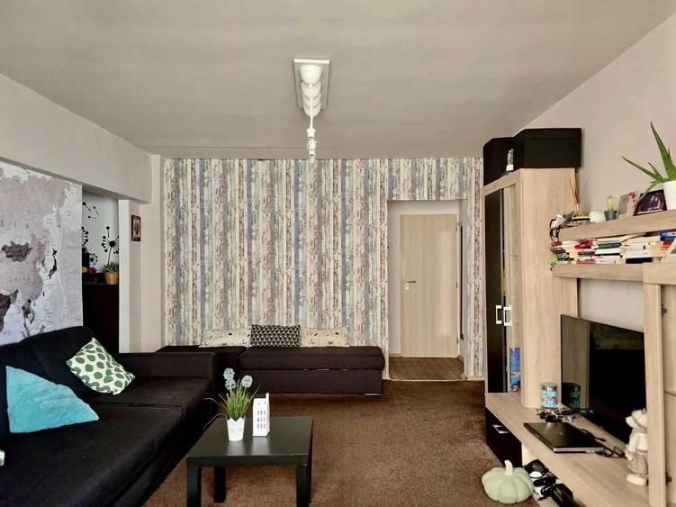Apartament cu 3 camere nedecomandat în Micălaca