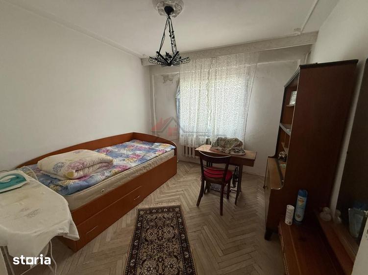Apartament cu 4 camere în Mircea cel Bătrân