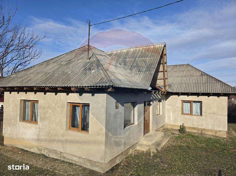 Casă cu 3 camere cu Teren 966 Mp în Gârleni