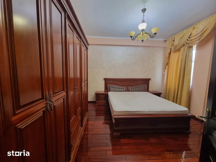 Casă cu 6 camere cu Teren 250 Mp în Central