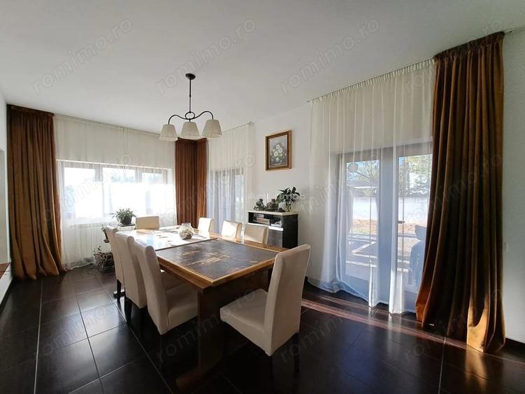 Casă cu 8 camere cu Teren 2500 Mp în Samurcași
